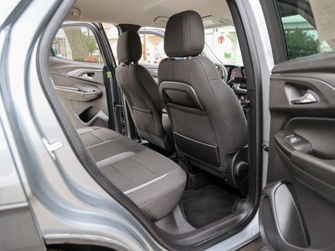 Used 2025 Chevrolet TrailBlazer LT AWD/4WD image 38