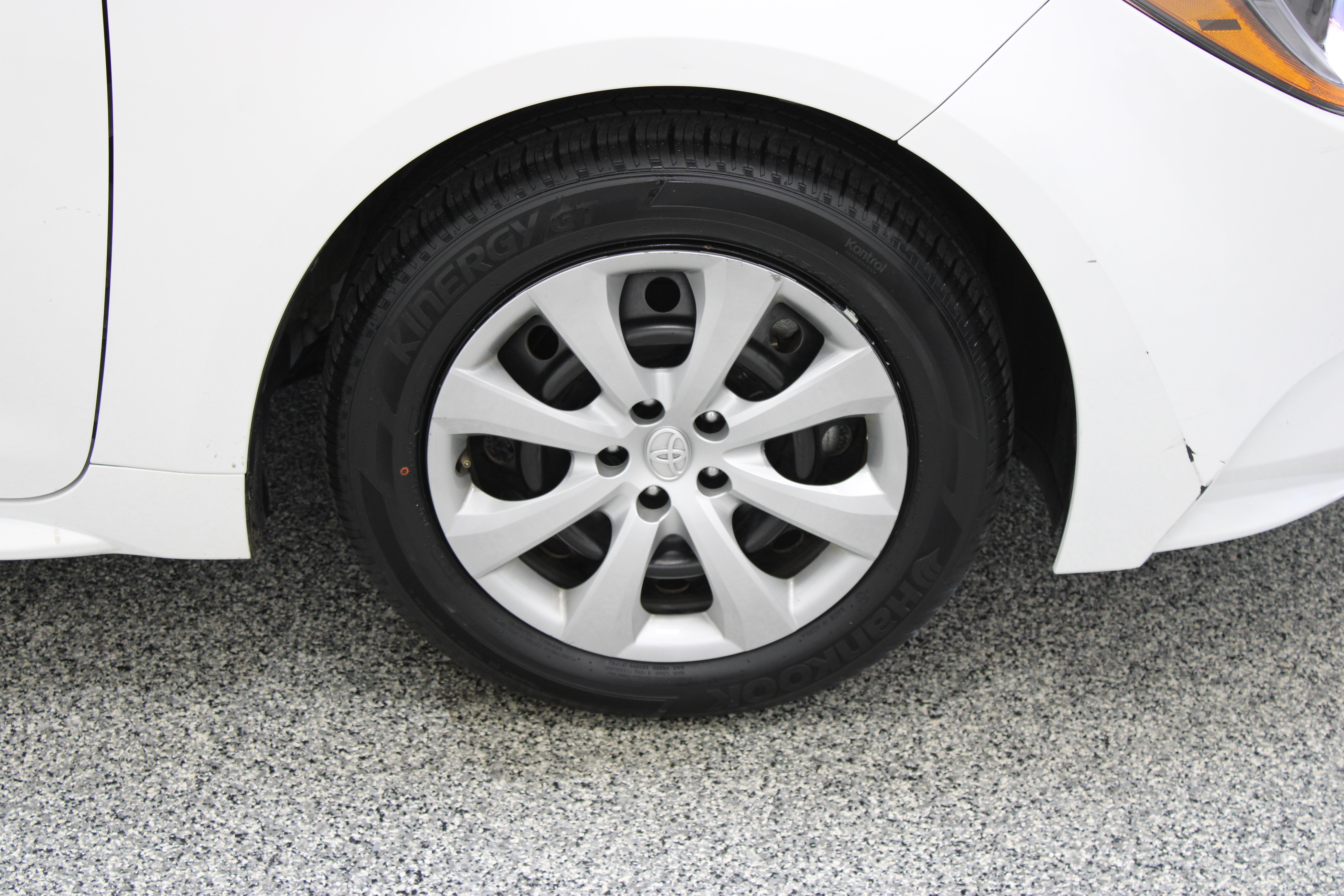 Certified 2025 Toyota Corolla LE FWD image 5