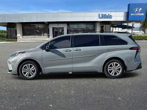 Used 2023 Toyota Sienna XSE w/ XSE Plus Package image 6