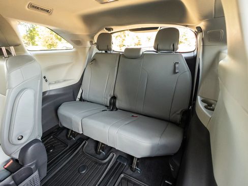 Used 2021 Toyota Sienna XLE w/ XLE Plus Package AWD/4WD image 30