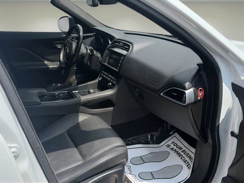 Used 2017 Jaguar F-PACE Premium AWD/4WD image 9