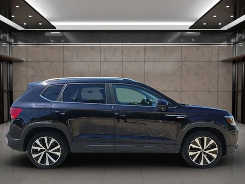 Used 2022 Volkswagen Taos SE FWD image 8