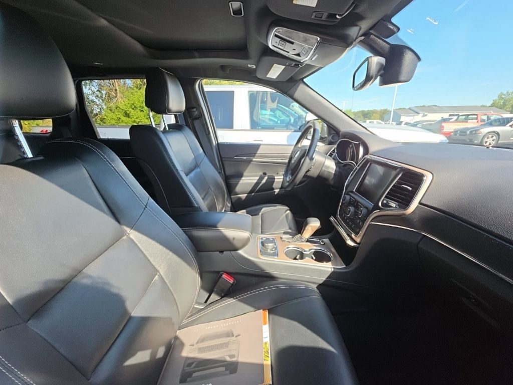 Used 2017 Jeep Grand Cherokee Limited w/ Trailer Tow Group IV AWD/4WD image 4