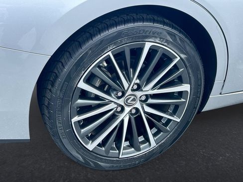 Used 2024 Lexus ES 350 w/ Premium Package FWD image 29