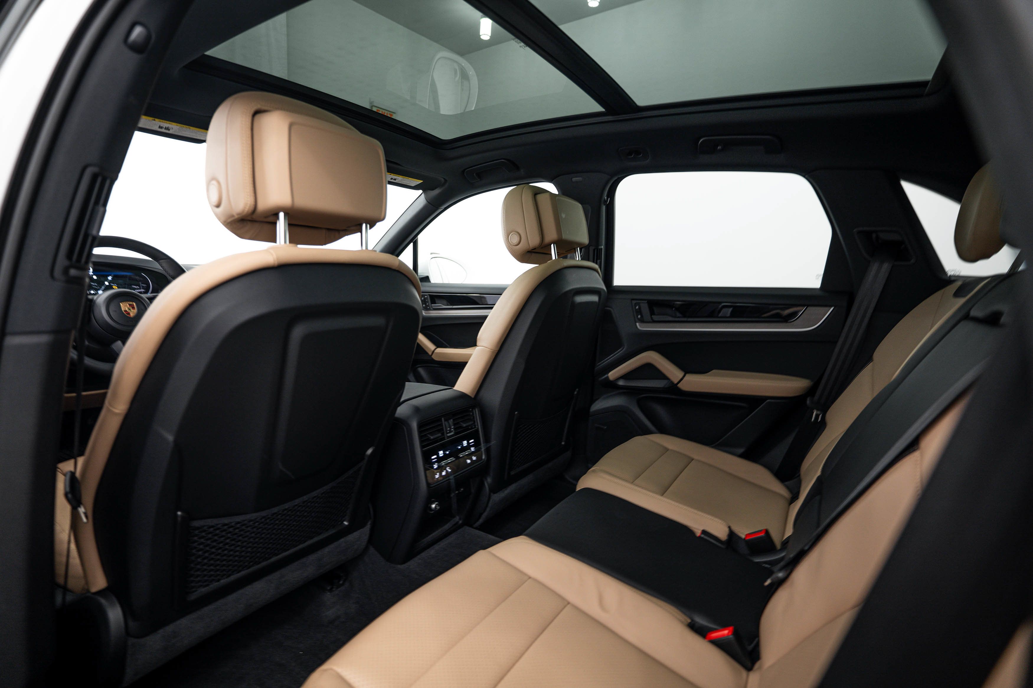 Certified 2026 Porsche Cayenne AWD/4WD image 24