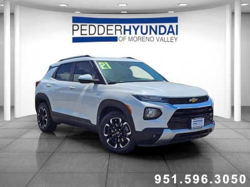 Used 2021 Chevrolet TrailBlazer LT w/ Premium Seating Package FWD image 1