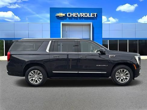 Certified 2025 GMC Yukon XL Denali image 2