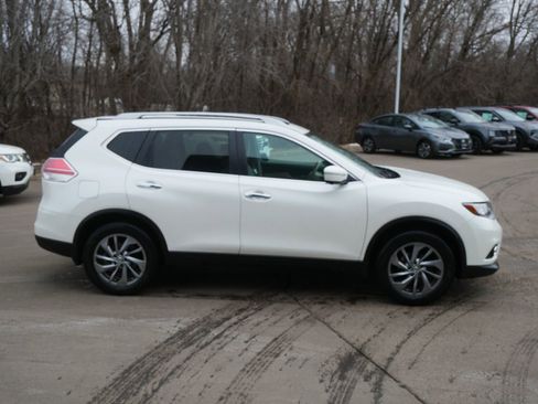 Used 2015 Nissan Rogue SL w/ SL Premium Package image 2