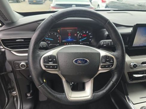 Used 2022 Ford Explorer XLT w/ Equipment Group 202A image 10