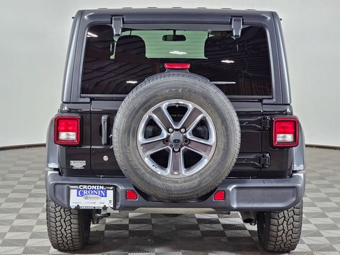 Used 2020 Jeep Wrangler Unlimited Sahara AWD/4WD image 32