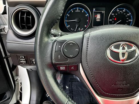 Used 2018 Toyota RAV4 XLE AWD/4WD image 11