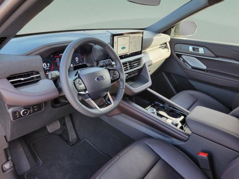 New 2026 Ford Explorer Platinum image 7