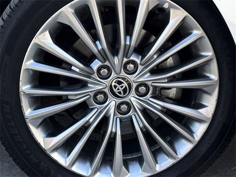 Used 2021 Toyota Avalon Limited w/ Advanced Safety Package image 9