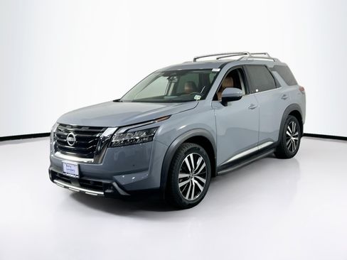 Used 2024 Nissan Pathfinder Platinum w/ Cargo Package AWD/4WD image 1