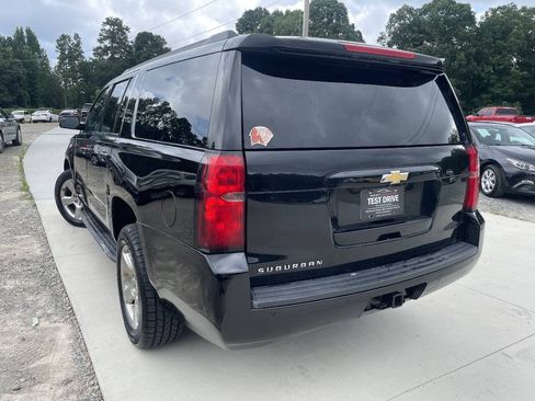 Used 2017 Chevrolet Suburban LT AWD/4WD image 4