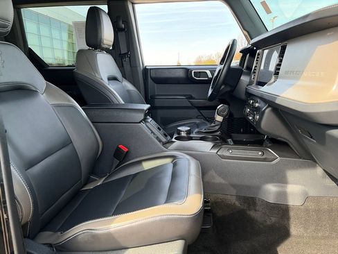 Used 2025 Ford Bronco Outer Banks image 12