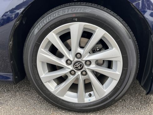 Certified 2022 Toyota Camry LE image 24