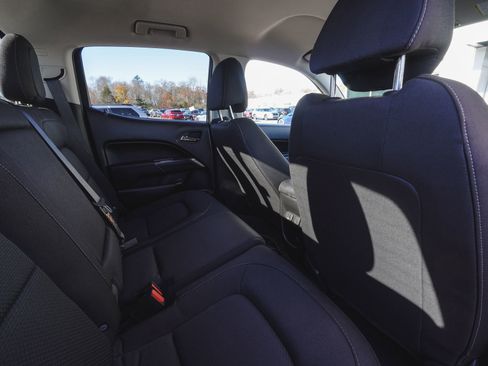 Used 2022 Chevrolet Colorado LT w/ LT Convenience Package image 32