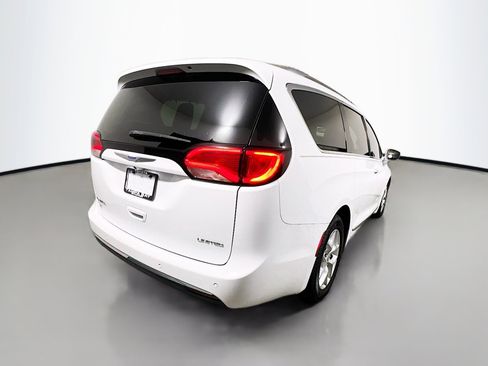 Used 2020 Chrysler Pacifica Limited FWD image 4