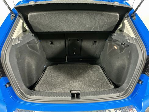 Used 2023 Volkswagen Taos SE w/ Panoramic Sunroof Package FWD image 28