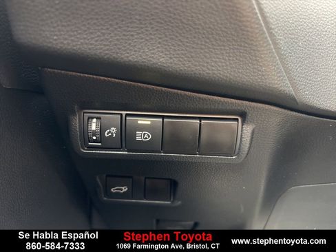 Used 2023 Toyota Corolla Cross XLE image 17