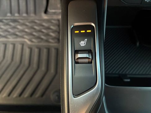Used 2025 Kia Sorento S FWD image 19