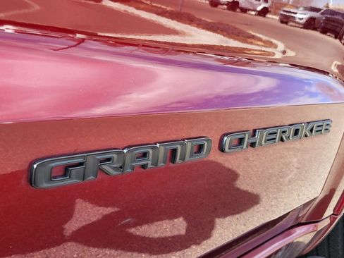 Used 2020 Jeep Grand Cherokee Altitude image 13