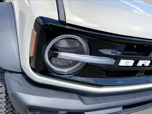 Certified 2025 Ford Bronco Outer Banks w/ Sasquatch Package AWD/4WD image 29
