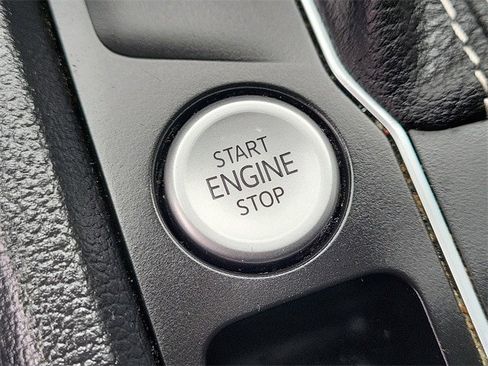 Used 2022 Volkswagen Atlas Cross Sport SE image 20