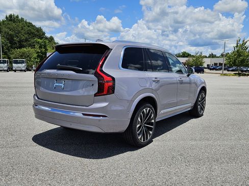 New 2026 Volvo XC90 B5 Plus w/ Protection Package Premier image 7