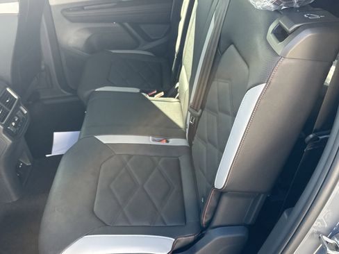 New 2026 Volkswagen Atlas Peak Edition image 13