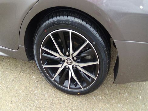 Used 2024 Toyota Camry SE image 9