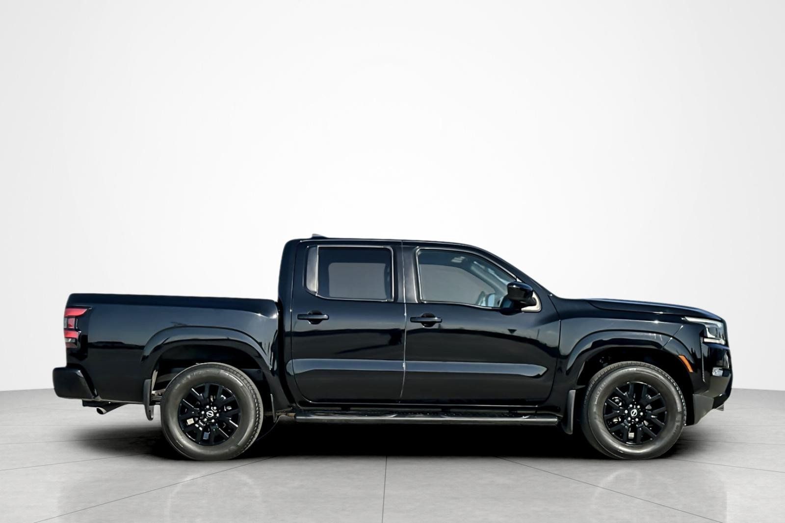 Used 2023 Nissan Frontier SV w/ Midnight Edition Package RWD image 6