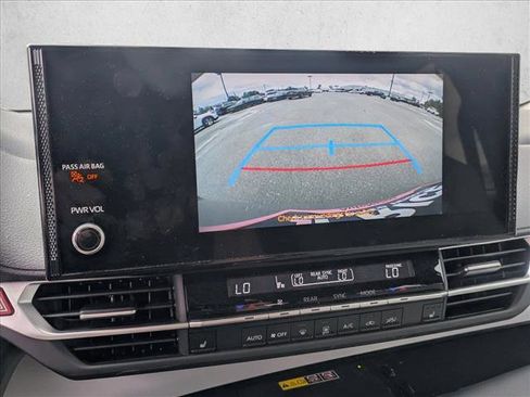 Used 2025 Toyota Sienna XLE image 13