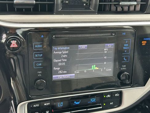 Used 2019 Toyota Corolla LE FWD image 21