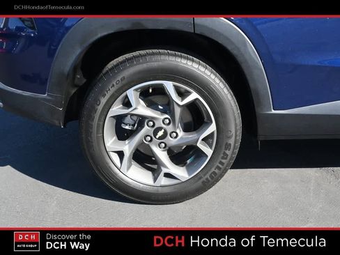 Used 2024 Chevrolet Trax LT w/ Sunroof Package image 24