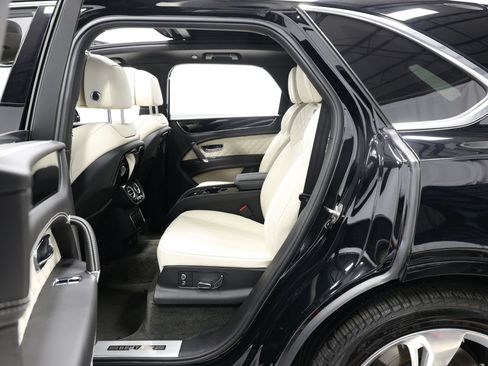 Used 2017 Bentley Bentayga AWD/4WD image 47