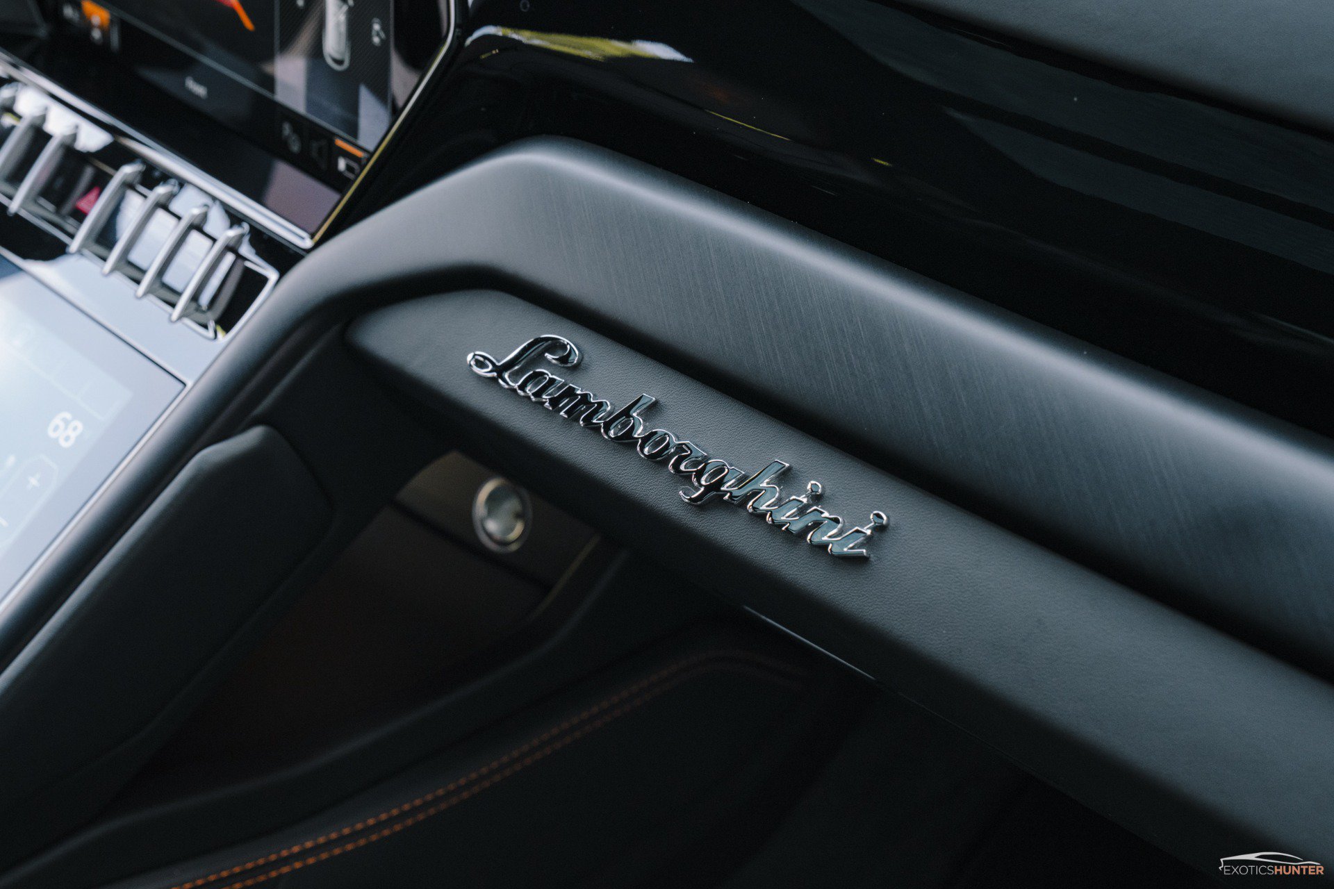 Used 2022 Lamborghini Urus AWD/4WD image 32