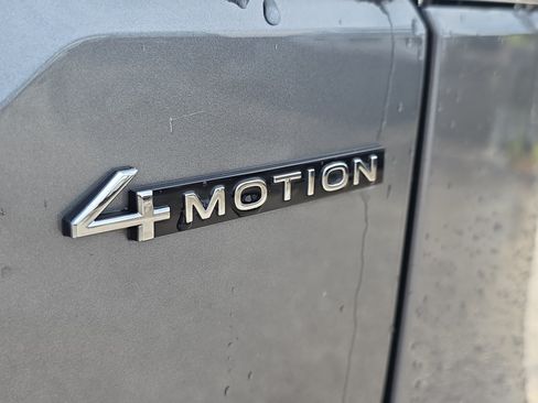 Used 2024 Volkswagen Atlas SE AWD/4WD image 11