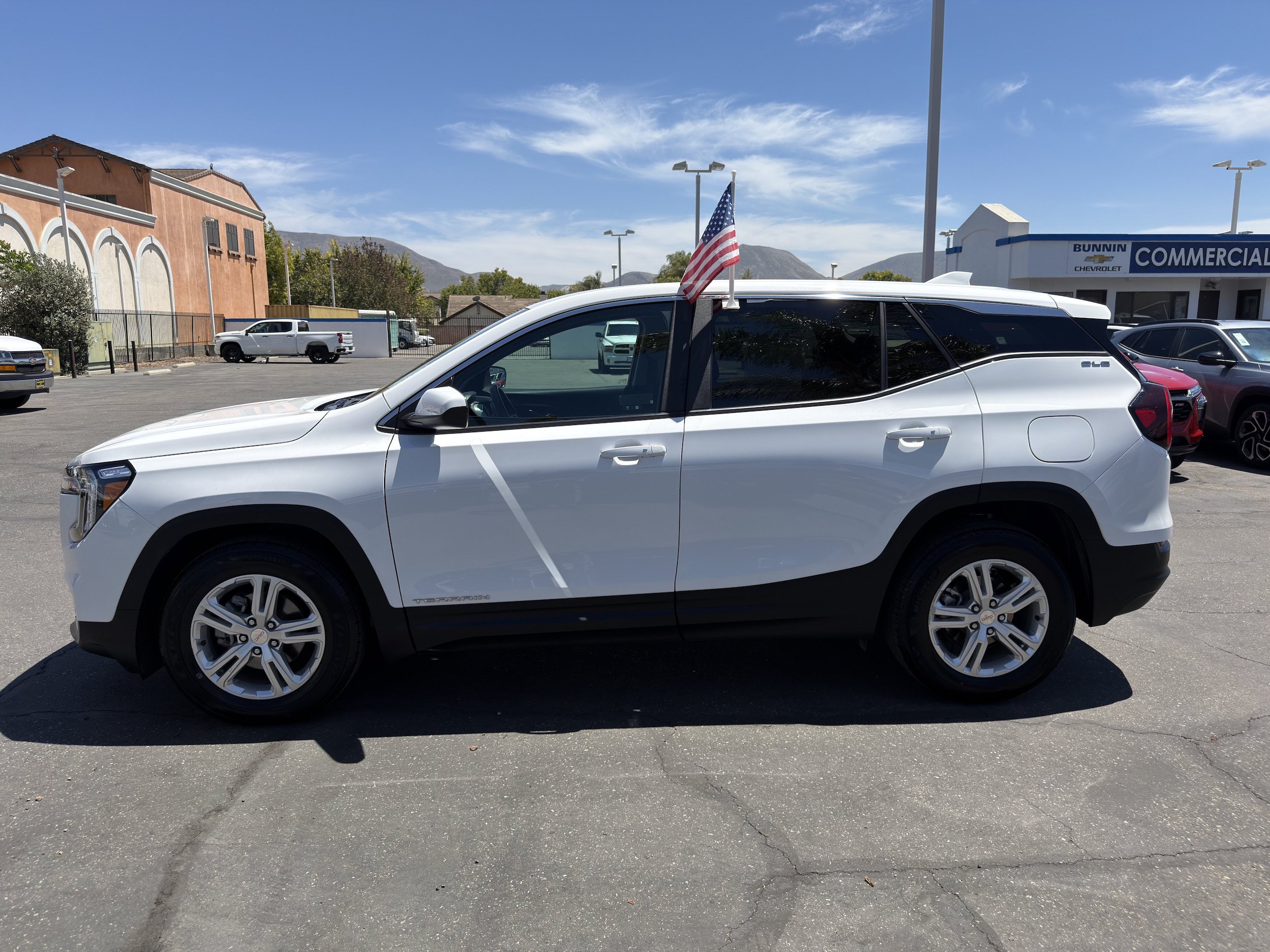 Used 2024 GMC Terrain SLE FWD image 5