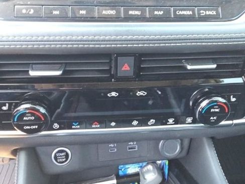 Used 2023 Nissan Rogue SL w/ SL Premium Package image 8