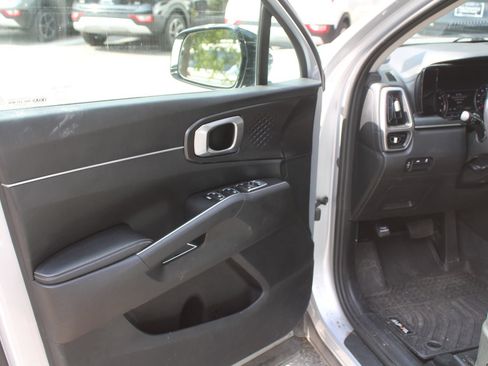 Used 2021 Kia Sorento S w/ Panoramic Sunroof Package FWD image 17