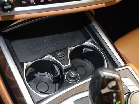 Used 2022 BMW 750i xDrive w/ Luxury Rear Seating Package image 40