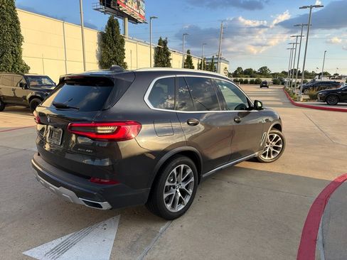 Used 2019 BMW X5 xDrive40i w/ Premium Package 2 AWD/4WD image 2