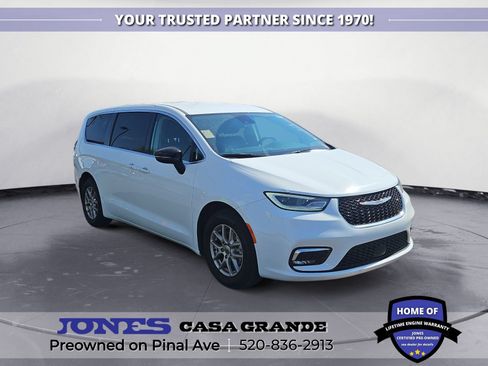 Used 2024 Chrysler Pacifica Touring-L FWD image 7