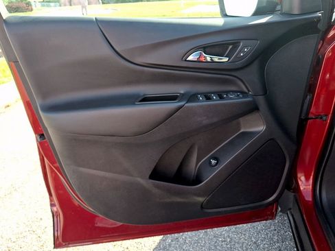 Used 2023 Chevrolet Equinox LT image 12