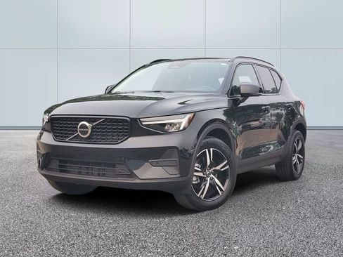 Certified 2026 Volvo XC40 B5 Core w/ Climate Package AWD/4WD image 1