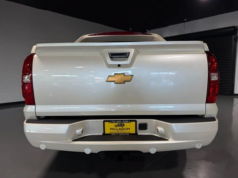 Used 2013 Chevrolet Avalanche LTZ RWD image 4