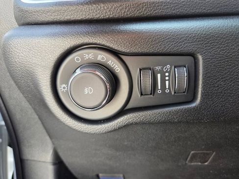 New 2026 Chrysler Pacifica Select FWD image 22