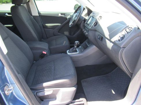 Used 2017 Volkswagen Tiguan Limited w/ Premium Package FWD image 10